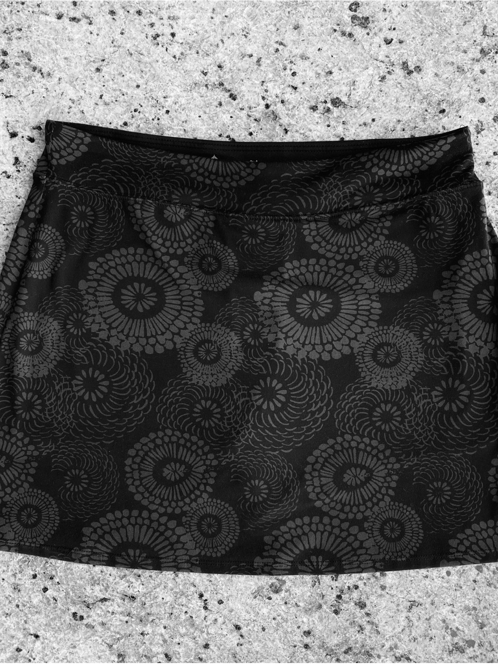 TRANQUILITY by Colorado Clothing Co. Black & Gray Skort - LG